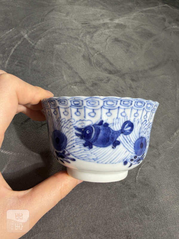 清晚期青花鱼藻纹花口杯 - 图5
